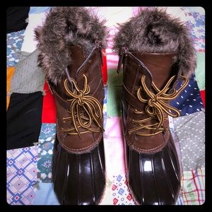 Duck boots